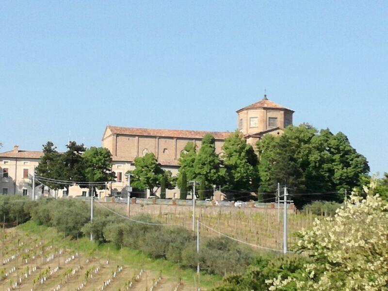 Foto di Abbazia di Santa Maria del Monte scattata da Casa Bufalini